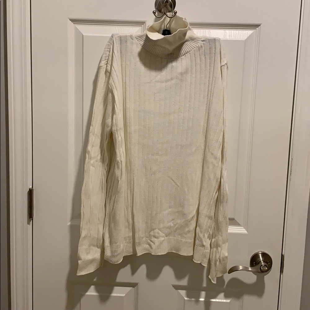 BooHooMAN cream turtleneck L